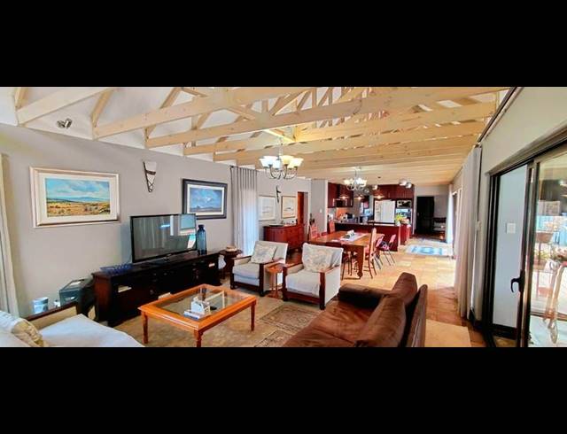 4 BEDROOM HOUSE FOR SALE IN WOODLAND HILLS